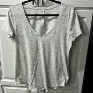 Lululemon off white / gray shirt